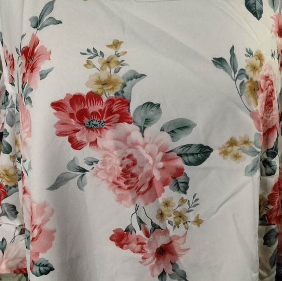 BLOOMCHIC Floral Cold Shoulder Blouse Size 22 white/pink - Picture 2 of 3